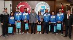 BİLEK GÜREŞİ ŞAMPİYONLARINA KUTLAMA
