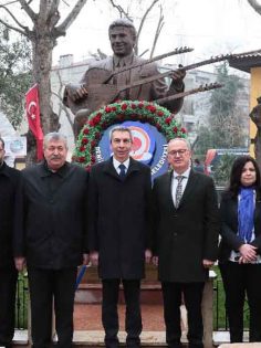 BÜYÜK USTA ÖZAY GÖNLÜM UNUTULMADI