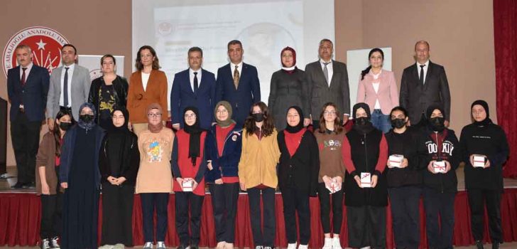 ANADOLU MEKTEBİ YAZAR OKUMALARI PANELİ YAPILDI