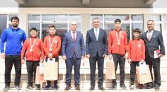 ŞAMPİYONADAN MADALYALARLA DÖNEN GÜREŞÇİLER AĞIRLANDI