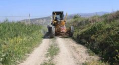 PAMUKKALE BELEDİYESİNDEN ÇİFTÇİLERE YOL DESTEĞİ