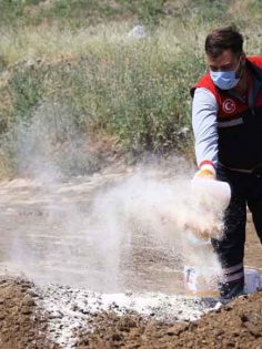 PAMUKKALE BELEDİYESİ KARASİNEKLE MÜCADELESİNİ SÜRDÜRÜYOR