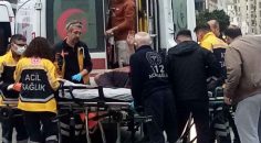 AMBULANS İLE YOLCU MİNİBÜSÜ ÇARPIŞTI: 3 YARALI