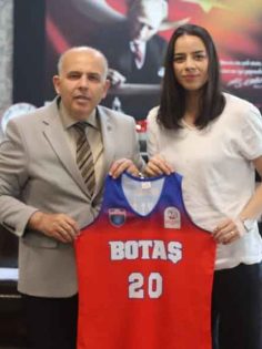 DENİZLİLİ MİLLİ BASKETBOLCUDAN ZİYARET