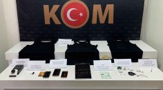 EHLİYET SINAVINDA KOPYA ÇEKERKEN YAKALANDILAR