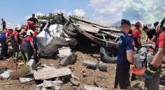 TIRDA SIKIŞAN SÜRÜCÜ KURTARILDI