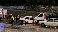 OTOMOBİL İLE ÇEKİCİ ÇARPIŞTI: 1 ÖLÜ, 2 YARALI