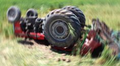 TRAKTÖRÜN ALTINDA KALAN KADIN ÖLDÜ