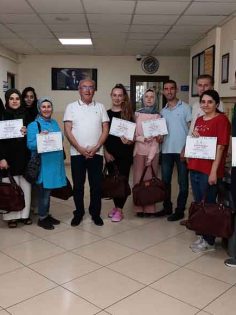 HAMİLELİK VE EVLİLİK OKULU MEZUNLARINI VERDİ