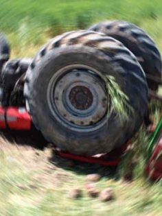 TRAKTÖRÜN ALTINDA KALAN GENÇ KIZ ÖLDÜ