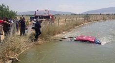 SULAMA KANALINA DÜŞEN OTOMOBİLİ İTFAİYE ÇIKARDI