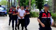 KENDİLERİNE JANDARMA SÜSÜ VERİP YAŞLI ADAMI DOLANDIRDILAR