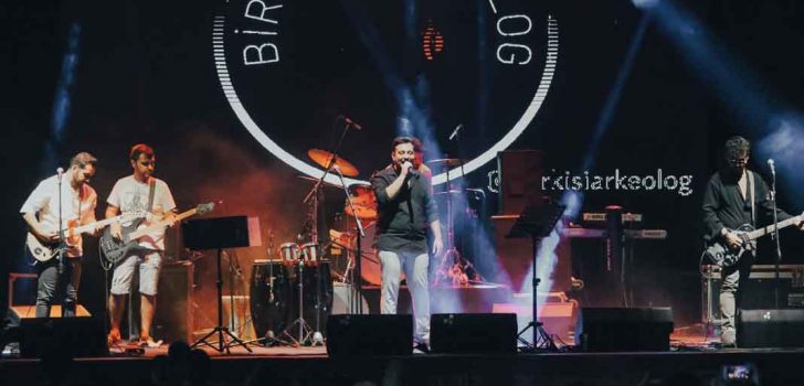 DENİZLİLİLER FESTİVALİN İKİNCİ GÜNÜNDE TANJU GÜNEŞ İLE EĞLENDİ