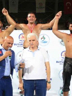 PAMUKKALELİ PEHLİVANLARDAN 3 MADALYA