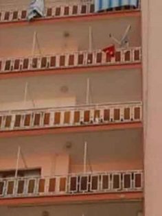 BALKONDAN DÜŞEN ÇOCUK HAYATINI KAYBETTİ