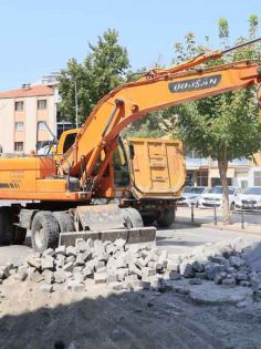 BÜYÜKŞEHİR KAYALIK CADDESİNİ YENİLİYOR