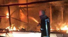 DENİZLİ’DE YANAN 2 KATLI EV KÜL OLDU