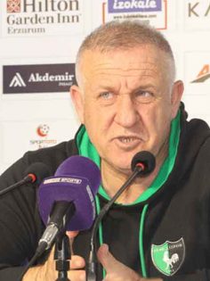 DENİZLİSPOR’DA BAKKAL OYUNCULARINI TEBRİK ETTİ