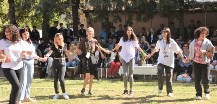 ÇEŞİTLİ ÜLKELERDEN ÖĞRENCİLERİ AĞIRLIYORLAR