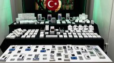 KAÇAK CEP TELEFONU VE ELEKTRONİK SİGARA YAKALANDI