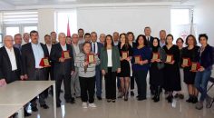 EMEKLİYE AYRILAN PERSONELE PLAKET