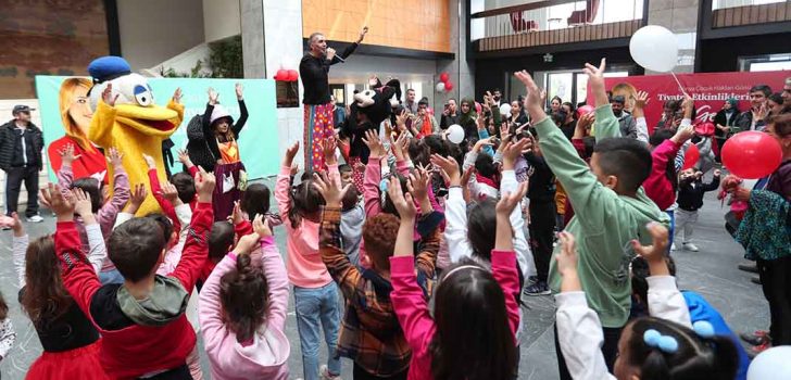 ÇOCUKLAR TİYATRO İLE HEM EĞLENDİ HEM ÖĞRENDİ