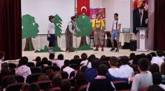 ÇOCUKLARA TİYATRO İLE ÇEVRE BİLİNCİ AŞILANIYOR