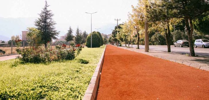 1200 EVLER MAHALLESİ’NDE YÜRÜYÜŞ YOLU YENİLENDİ