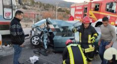 KAMYON OTOMOBİLLE ÇARPIŞTI: 3 YARALI