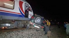 DENİZLİ TRENİ OTOMOBİLE ÇARPTI: 1 ÖLÜ