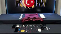 EHLİYET SINAVINDA KOPYA ÇEKERKEN YAKALANDILAR