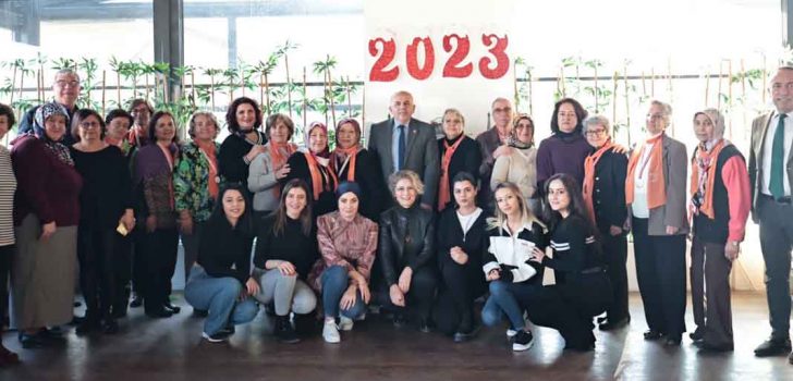 TURNUVADA YARIŞAN ALZHEİMER ÜYELERİNE KAHVALTI