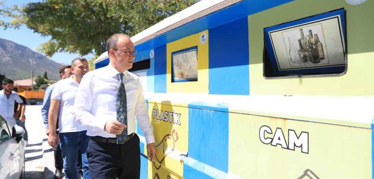 PAMUKKALE’DE ATIKLAR AYRIŞTIRILARAK TOPLANIYOR