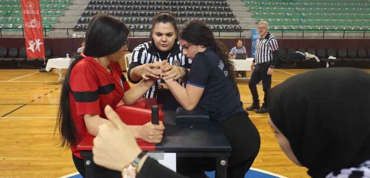 BİLEK GÜREŞİ HEYECANI DENİZLİ’DE YAŞANIYOR