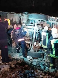 DENİZLİ’DE DEVRİLEN KAMYONUN SÜRÜCÜSÜ ÖLDÜ