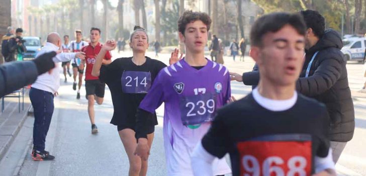 GENÇLER ATASI İÇİN KOŞTU