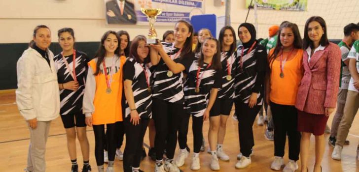 ÇAMELİ’DE VOLEYBOL ŞAMPİYONASI SONA ERDİ