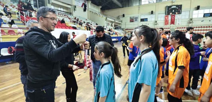 ARA TATİLDE HENTBOL FESTİVALİ