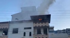 İTFAİYE EKİPLERİ YANGINDA MAHSUR KALANLARI KURTARDI