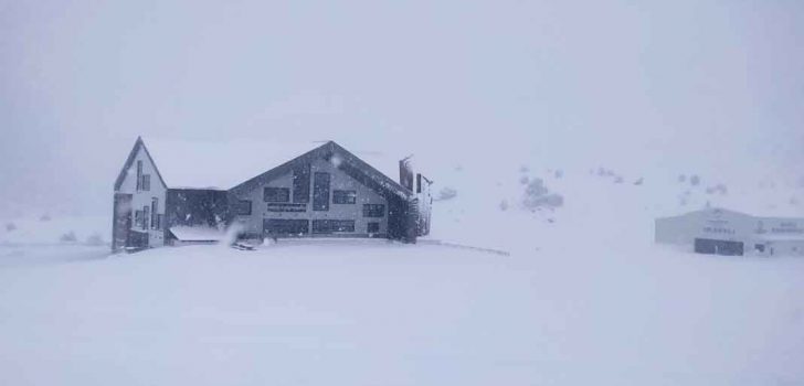 DENİZLİ KAYAK MERKEZİ BEYAZA BÜRÜNDÜ