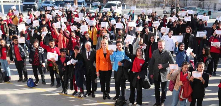 BAŞKAN DOĞAN MİNİKLERİN KARNE HEYECANINA EŞLİK ETTİ