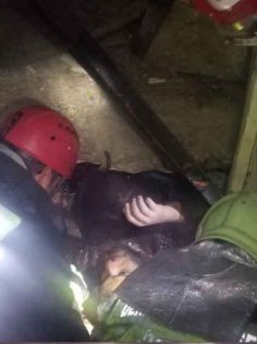 BÜYÜKŞEHİR EKİPLERİ, GÖÇÜKTEN 10 KİŞİYİ KURTARDI