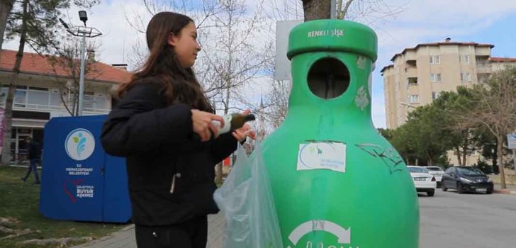 MERKEZEFENDİ’DE ATIKLAR AYRIŞTIRILARAK TOPLANIYOR