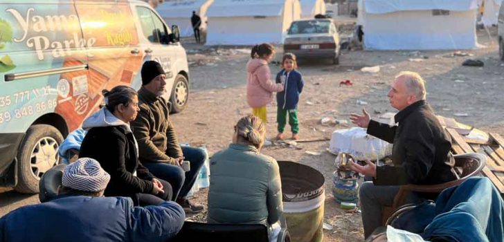 BAŞKAN ZOLAN HATAY’DA DEPREMZEDELERİN ACISINI PAYLAŞIYOR