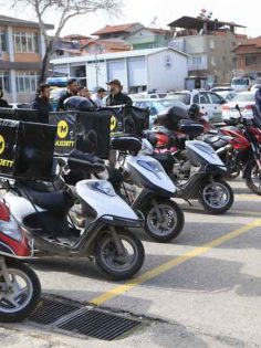 MOTOSİKLETÇİLER HIZIR GİBİ YETİŞTİ