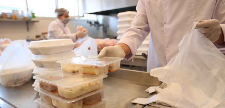 İHTİYAÇ SAHİBİ VATANDAŞLARA KAHVALTI VE SICAK YEMEK