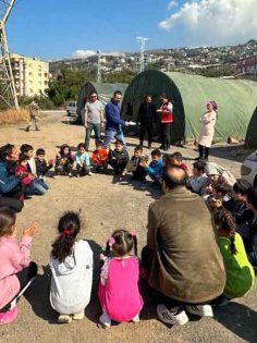 BÜYÜKŞEHİR, DEPREM BÖLGESİNDE ÇOCUK OYUN ALANLARI KURDU