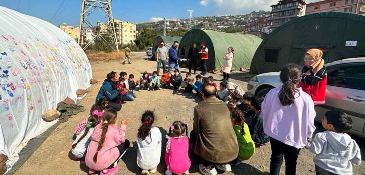 BÜYÜKŞEHİR, DEPREM BÖLGESİNDE ÇOCUK OYUN ALANLARI KURDU