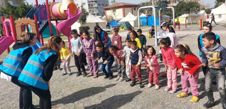 DEPREM BÖLGESİNDE ÇOCUKLAR DA UNUTULMADI