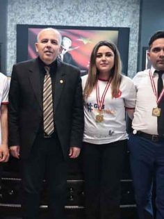 BİLEK GÜREŞİ ŞAMPİYONLARINDAN GENÇLİK SPOR’A ZİYARET